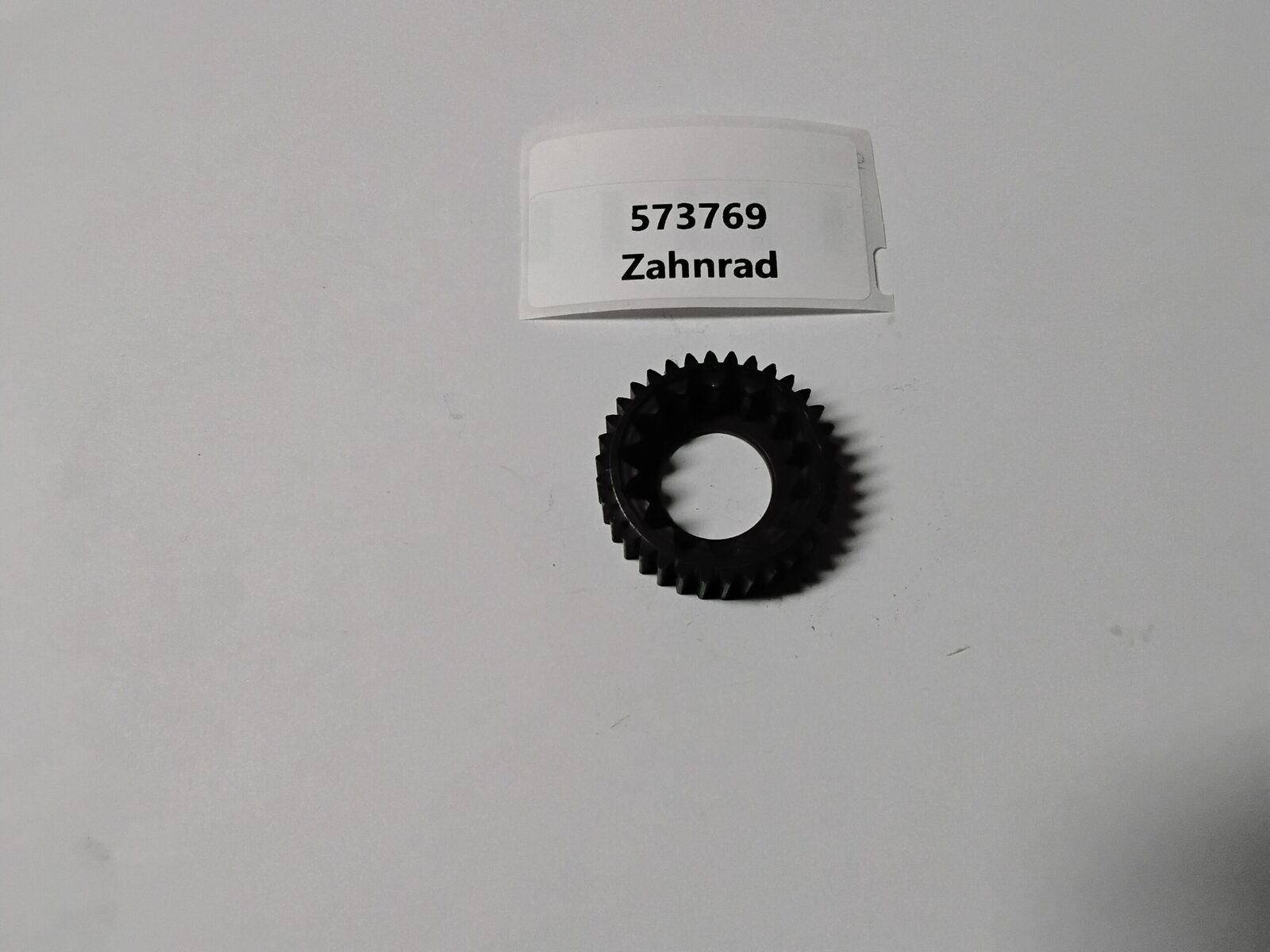 573769
