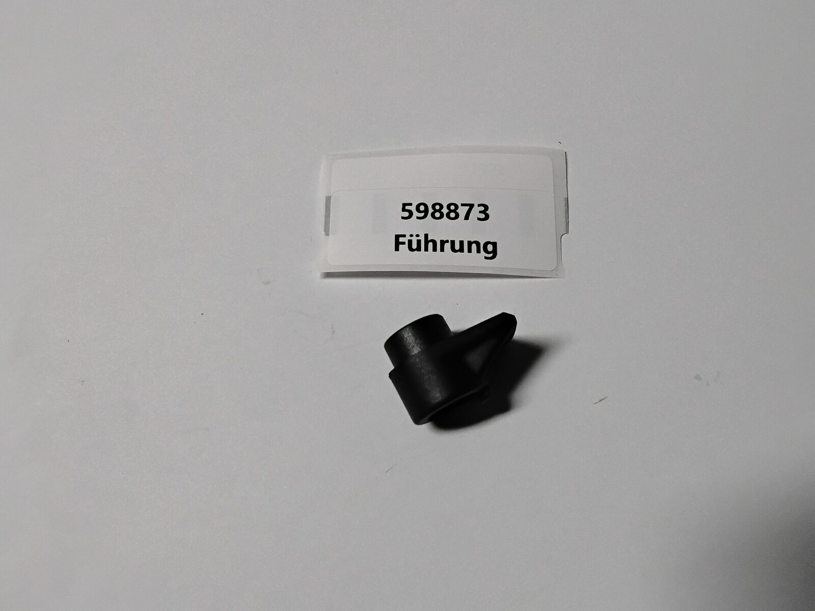 598873