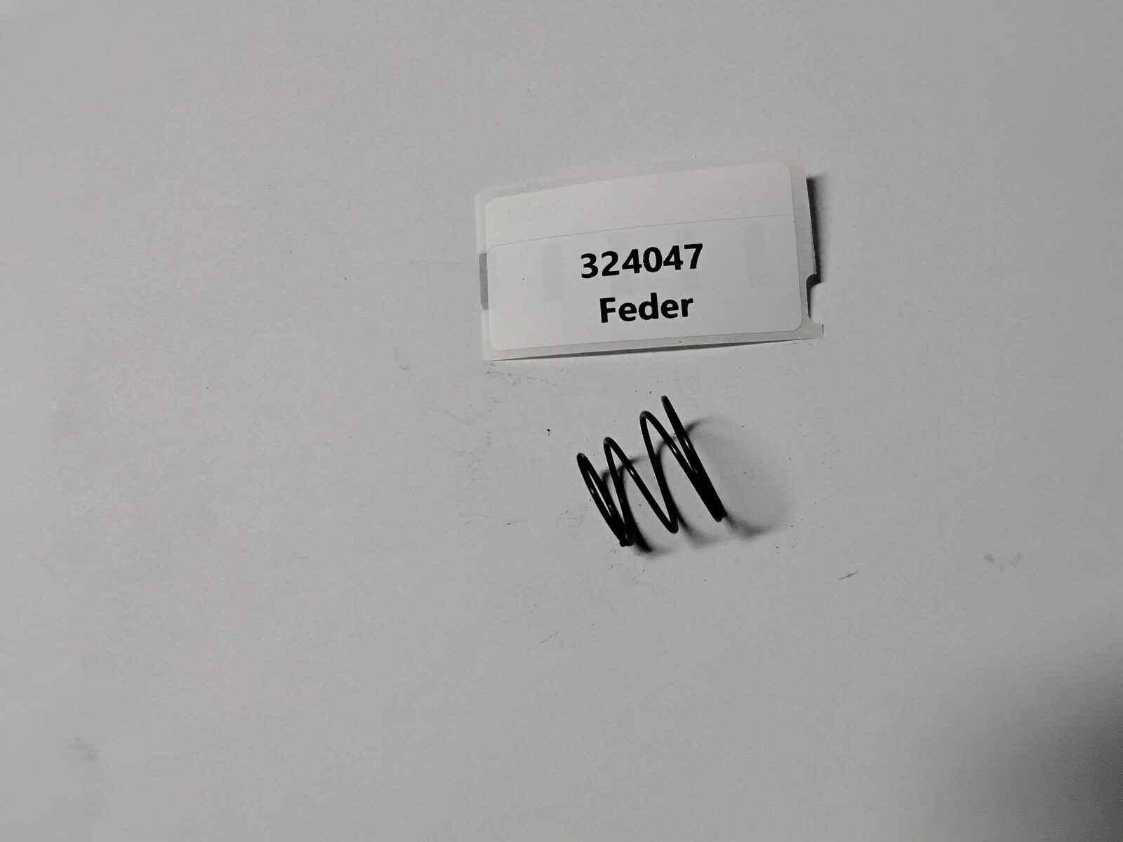 324047